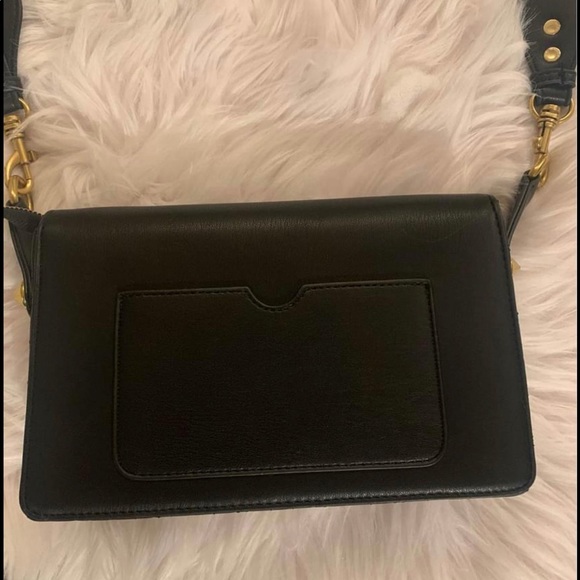 Black crossbody purse with detachable strap - Picture 4 of 5